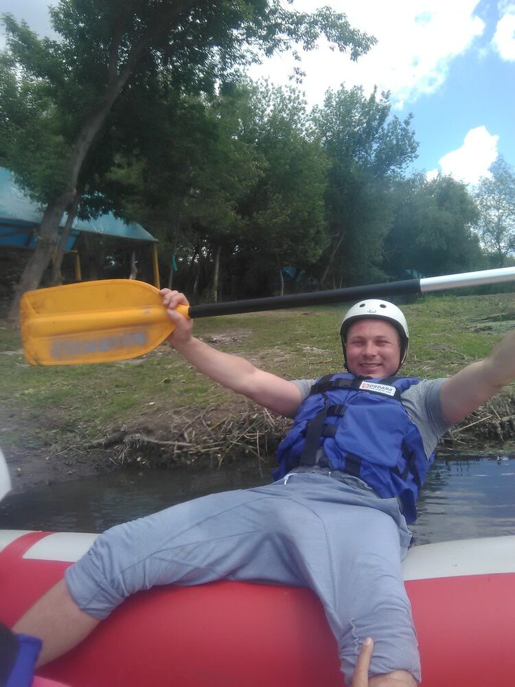  9770403  Igor, 41 ,    