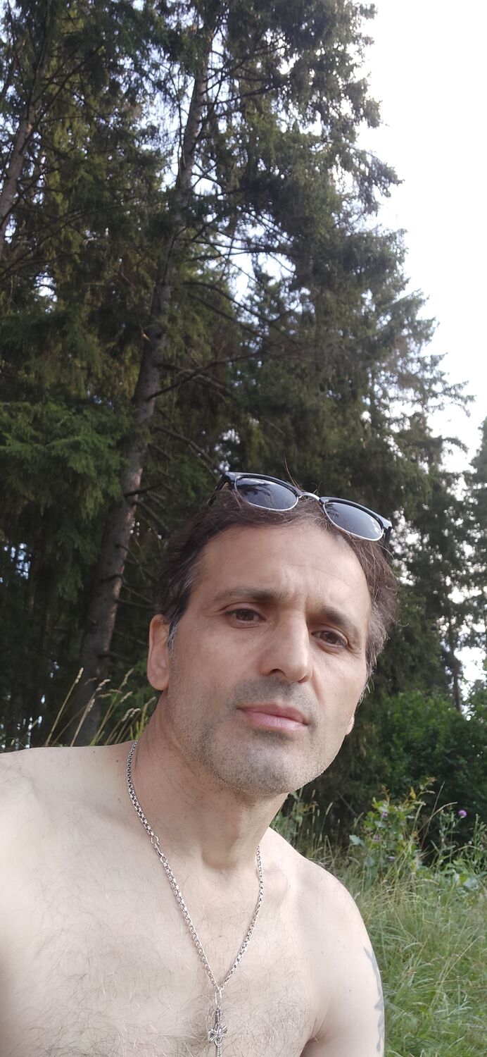  52854013  Ovik, 49 ,    