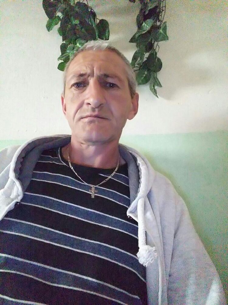  20256353  Zora, 52 ,    