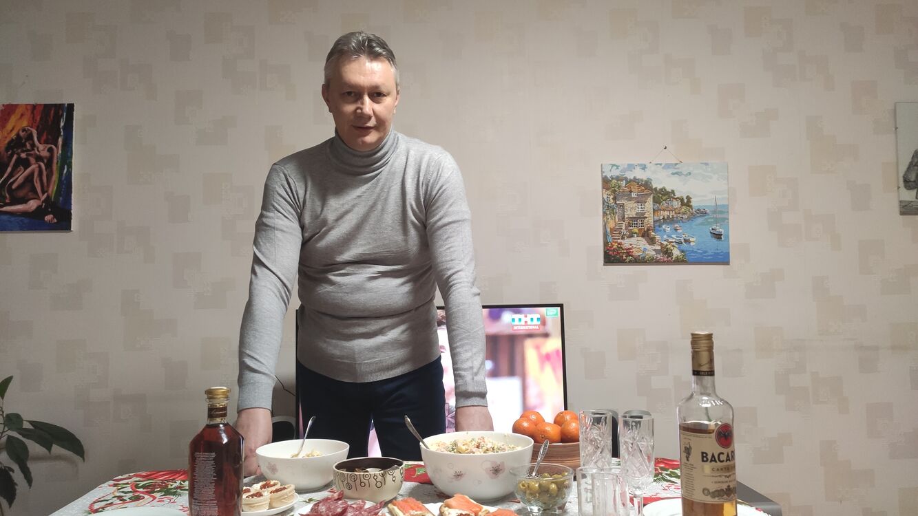  ,   Alexandr, 52 ,   c 