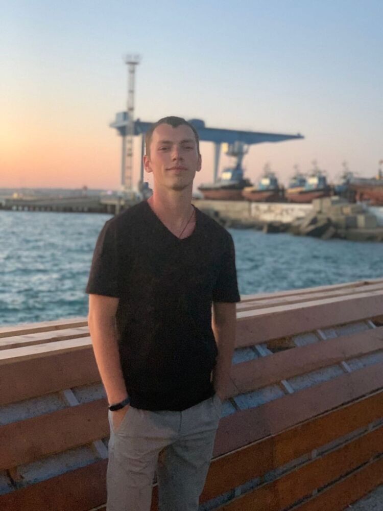  31814253  Nikita, 22 ,    