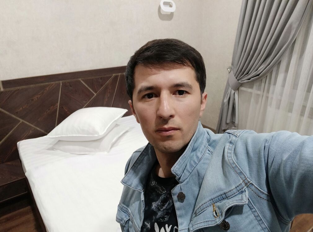  19533303  Abduqahhor, 40 ,    