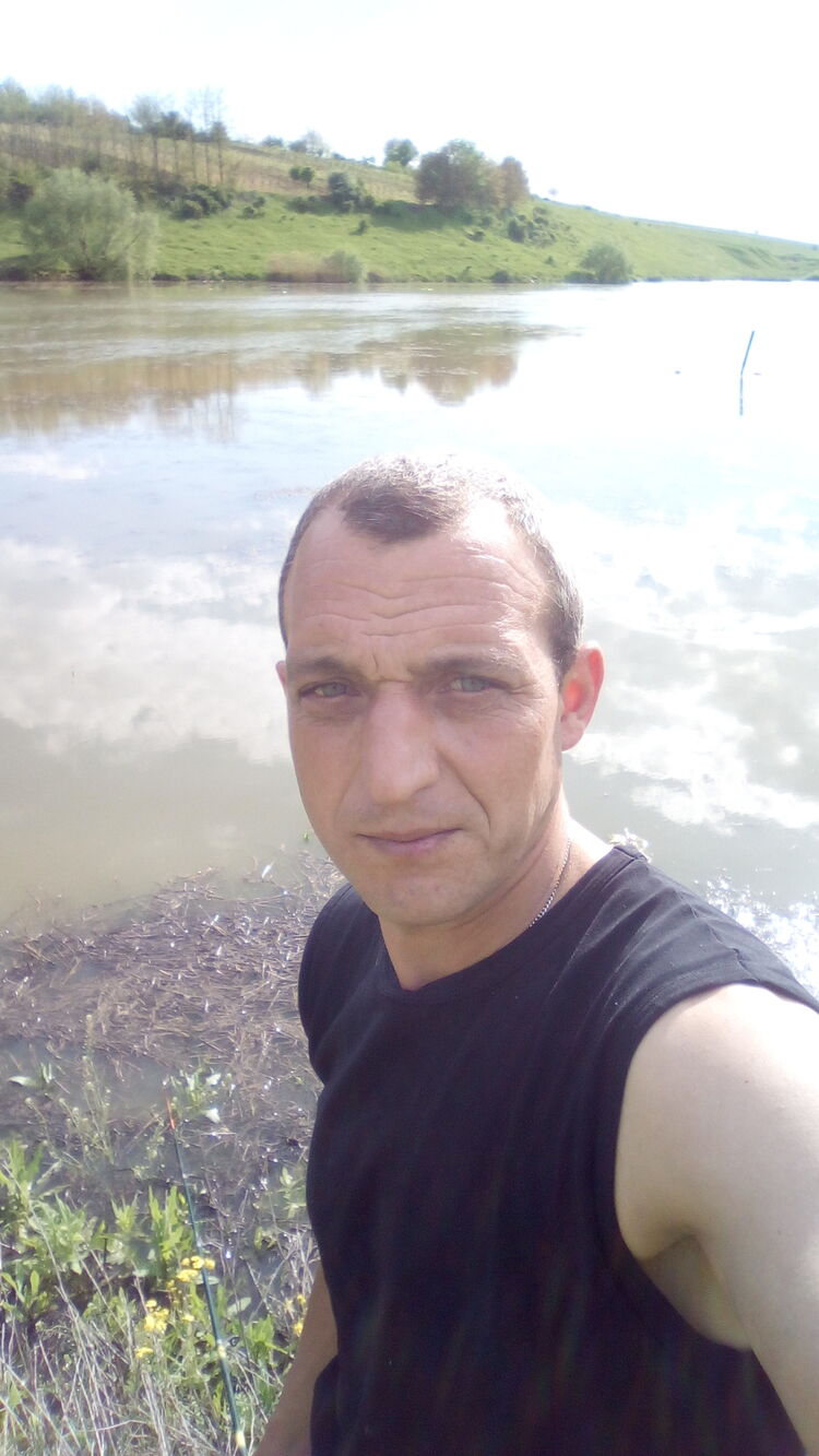  22990763  Vitalie, 43 ,    