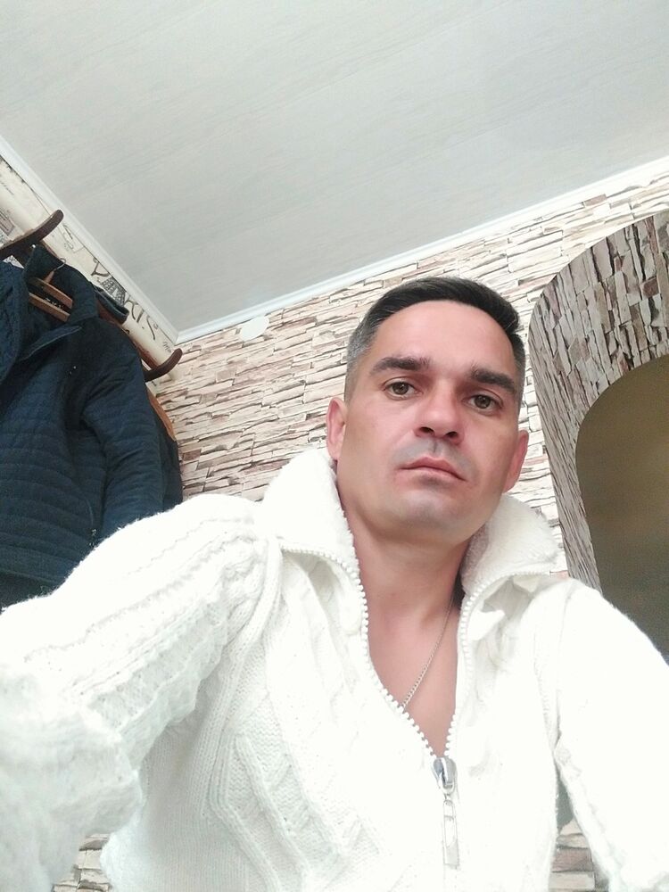  13736143  Alex, 42 ,     
