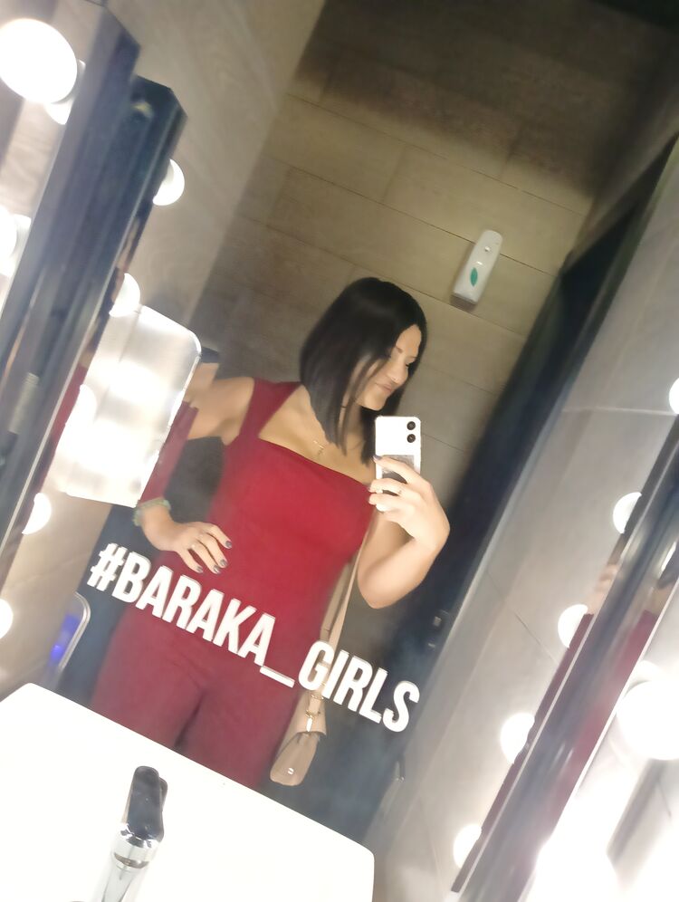  40416713  Mia, 44 ,    -
