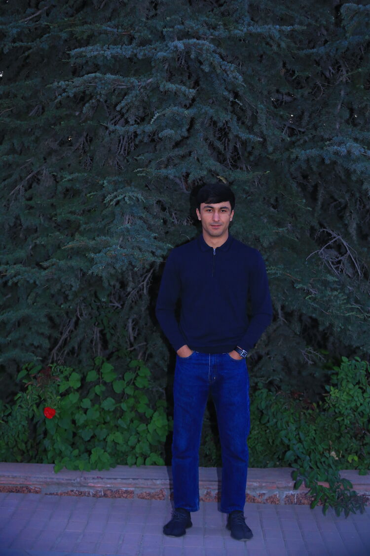  27201233  Maks, 26 ,    