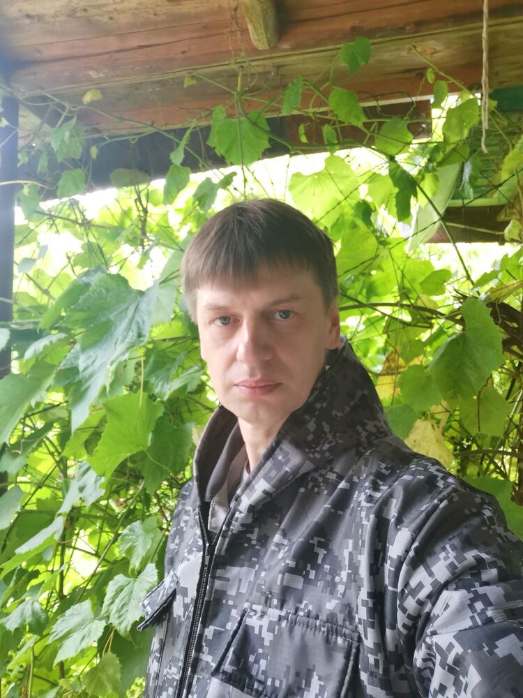  48092833  Pavel, 51 ,    