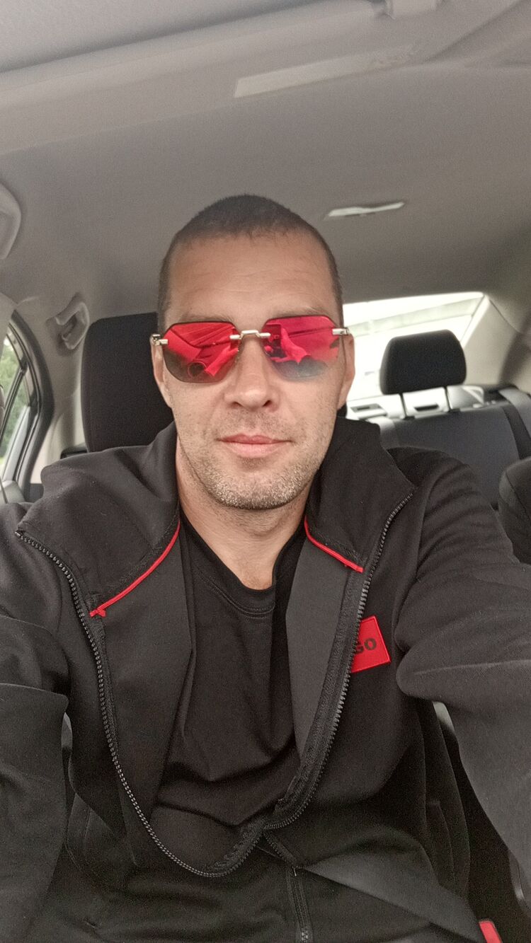 52987353  Alexander, 41 ,    