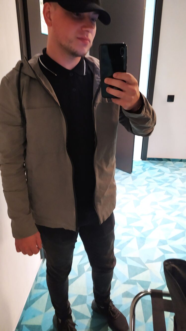  27082323  Viktor, 30 ,    