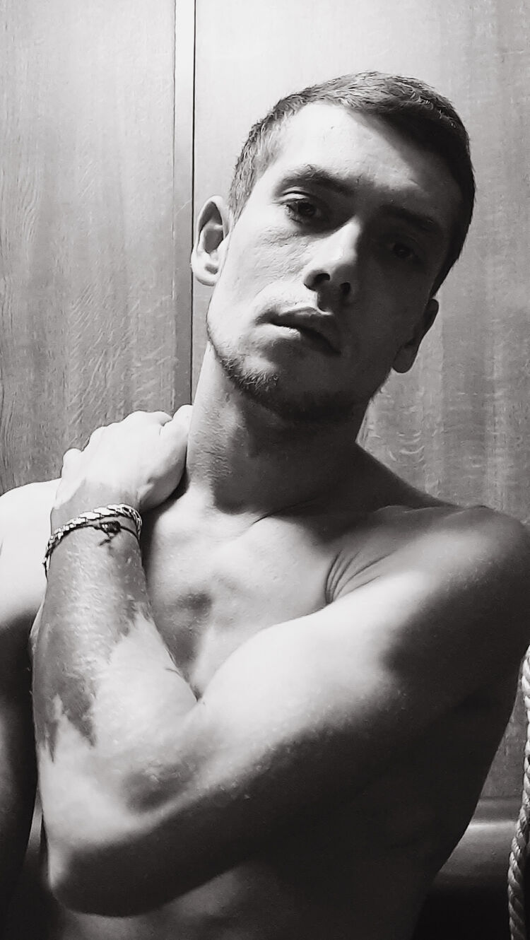  33987983  Maxim, 34 ,    