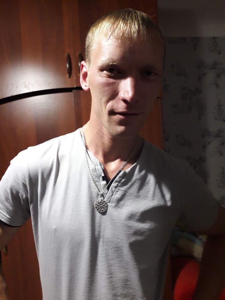  34445853  Konstantin, 35 ,    