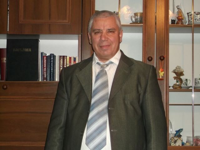  8254113  Serghei, 61 ,    