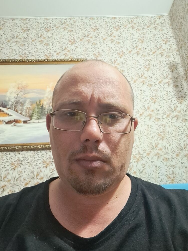  35967423  Artem, 37 ,    
