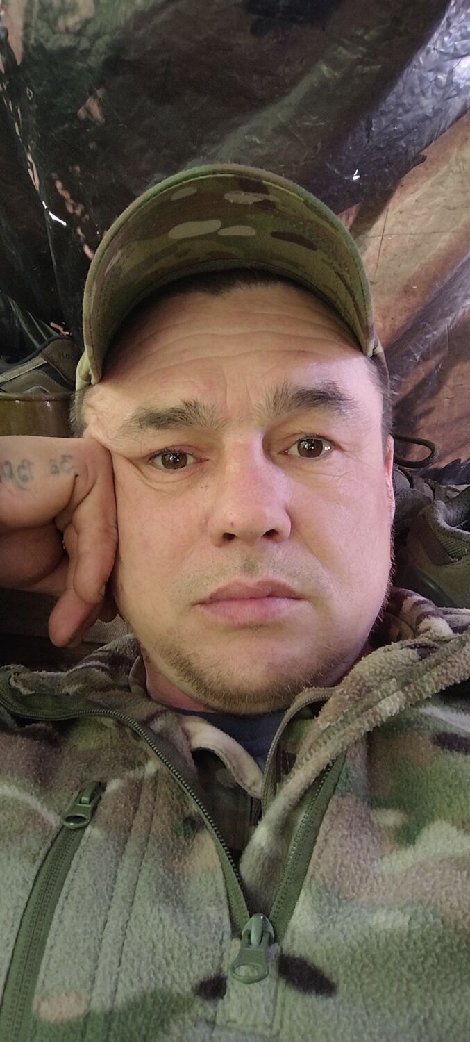  54209493  Denis, 41 ,    