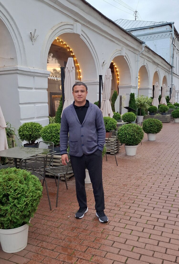  54057953  Ismoi, 33 ,    