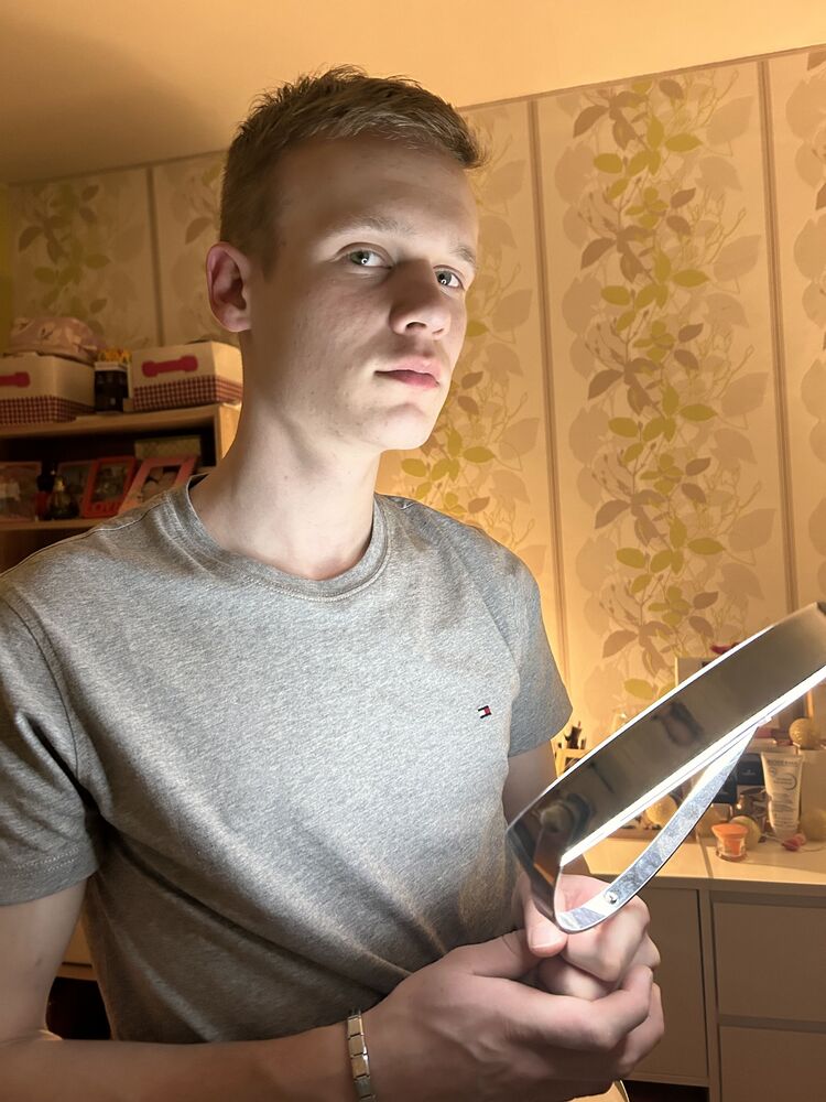  46698723  Nikolaj, 22 ,    