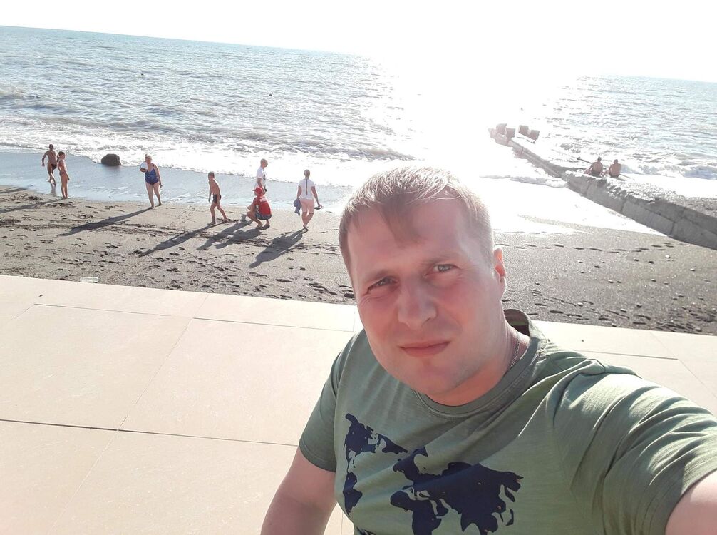  37630523  DENIS, 45 ,    