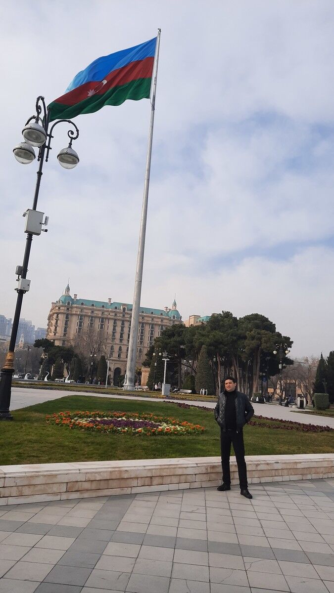  19058483  Fuad, 42 ,    