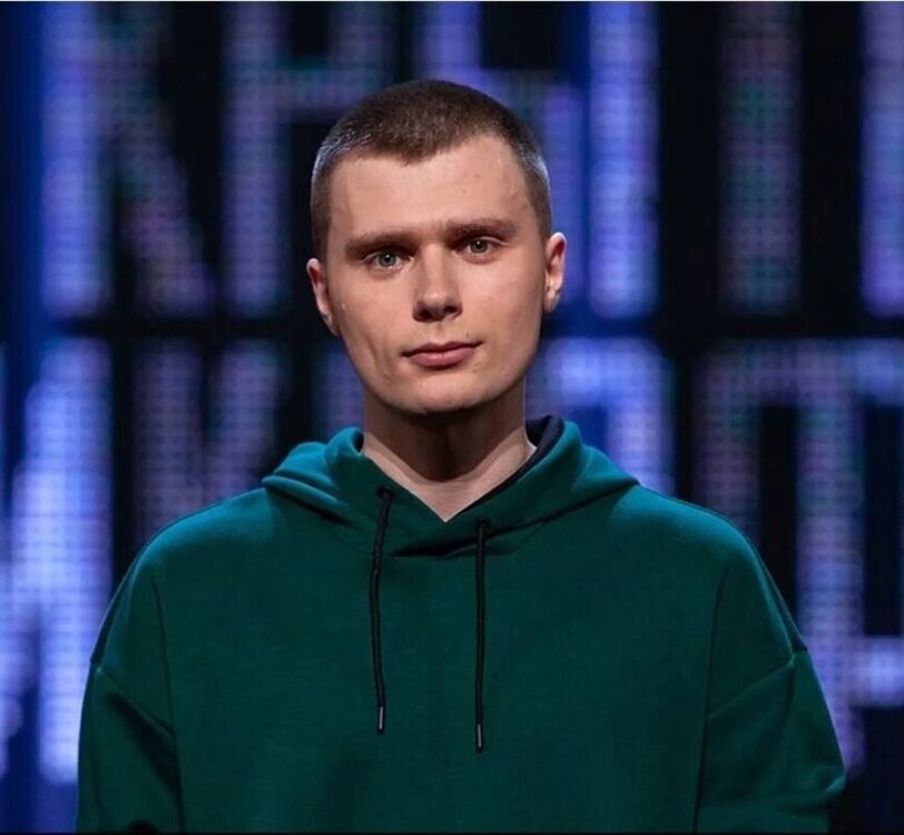  ,   Denis, 32 ,   ,   , c 
