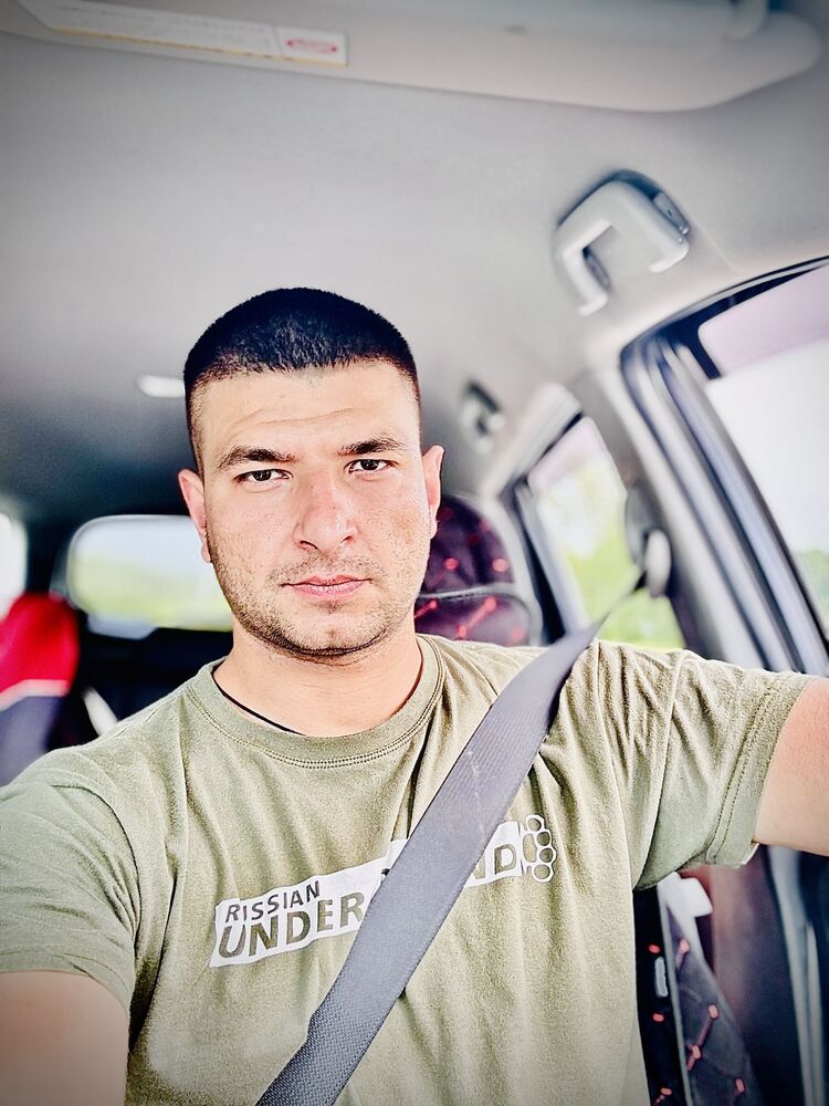 47658123  Denis, 29 ,    