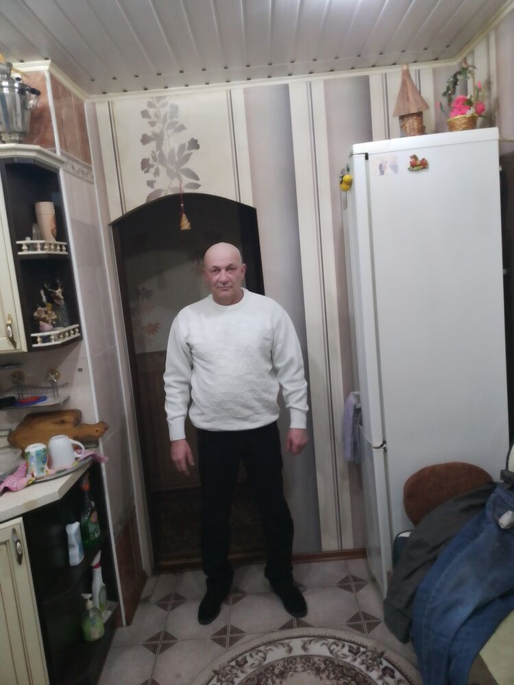  41611863  Viktor, 62 ,    