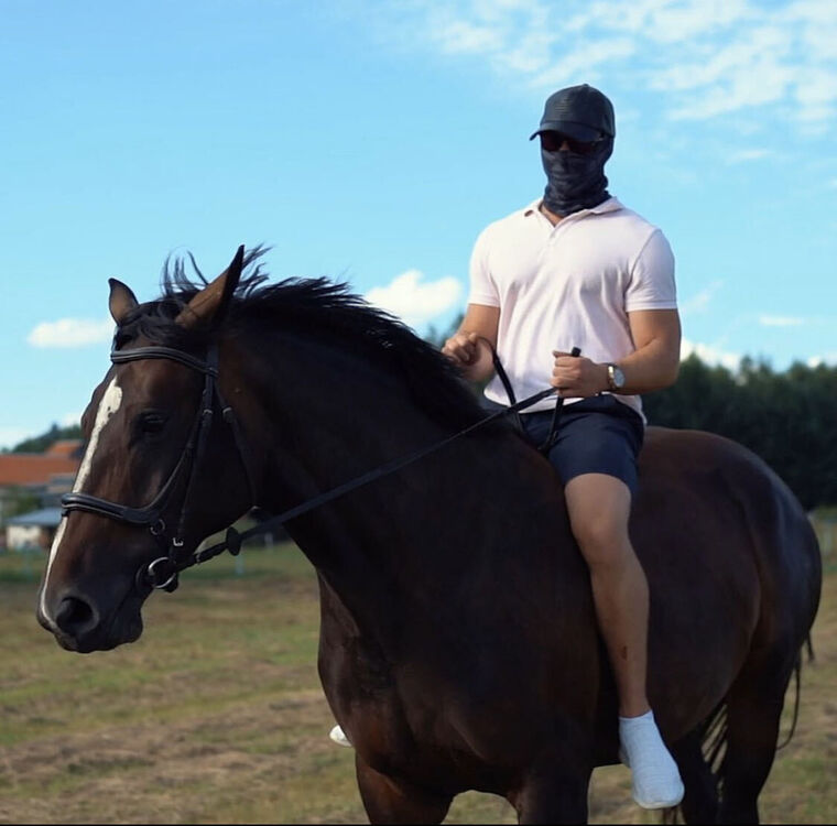  26724033  Orxan, 36 ,    