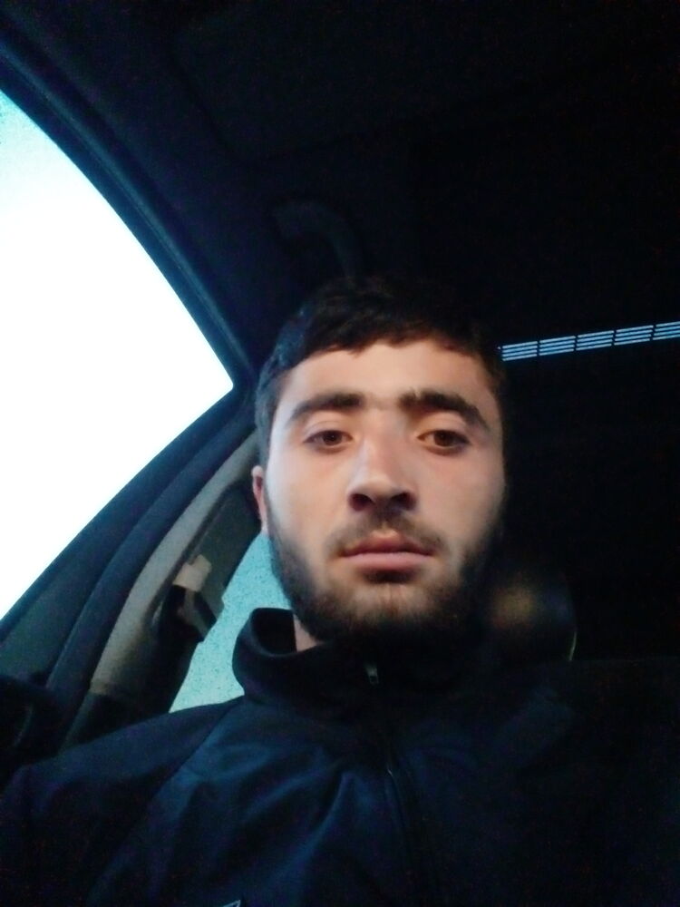  28398313  Arman, 24 ,    