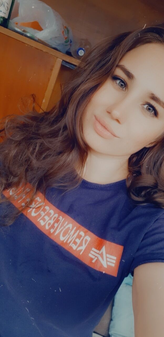  ,   Viktoria, 27 ,   