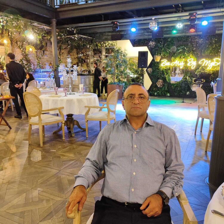  47202823  Emin, 51 ,    