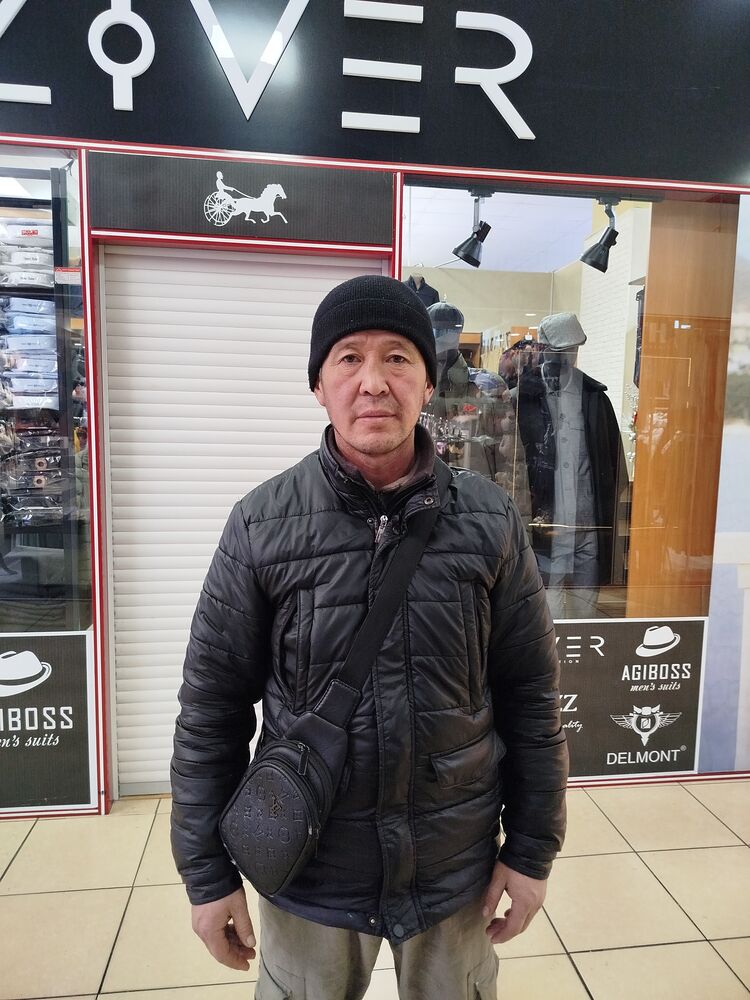  49221743  Jakshylyk, 44 ,    