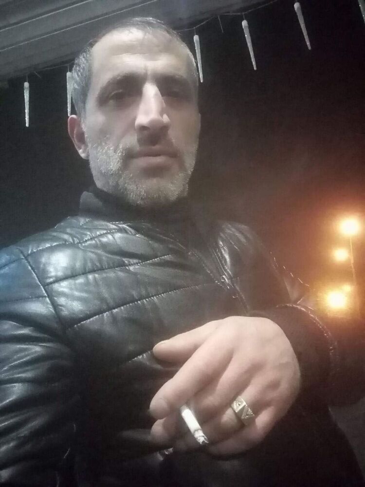  33452793  Agasi, 47 ,    