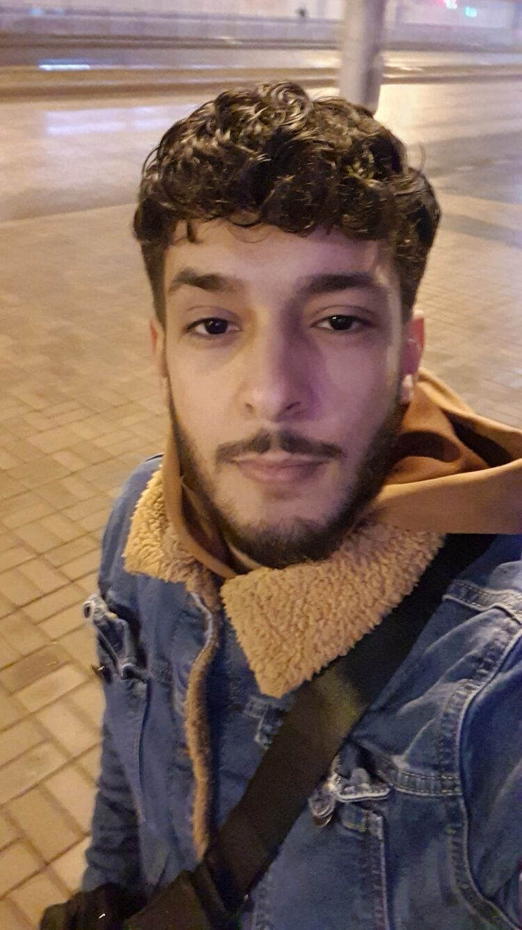  Algiers,   Walid, 24 ,   ,   