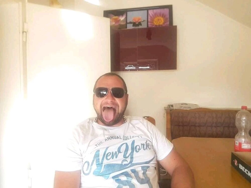  18799533  Kriso, 37 ,    