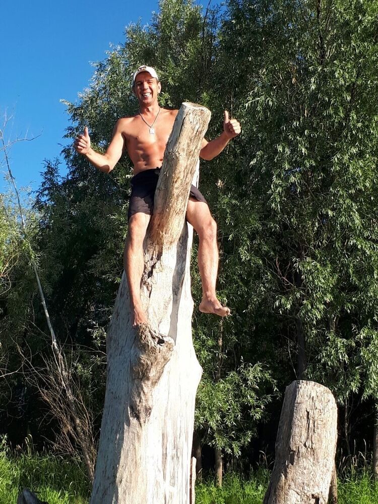  ,   Maks, 49 ,   , 