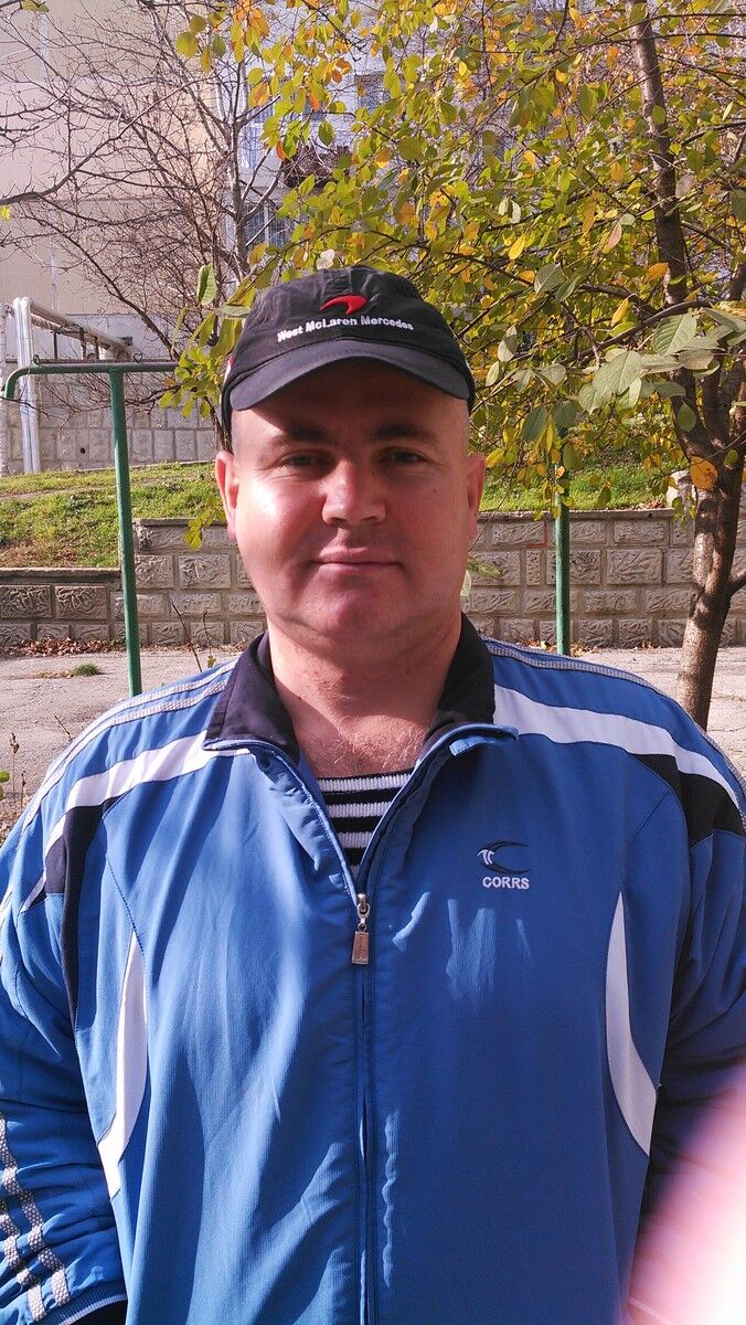  5869563  Leonid, 52 ,    