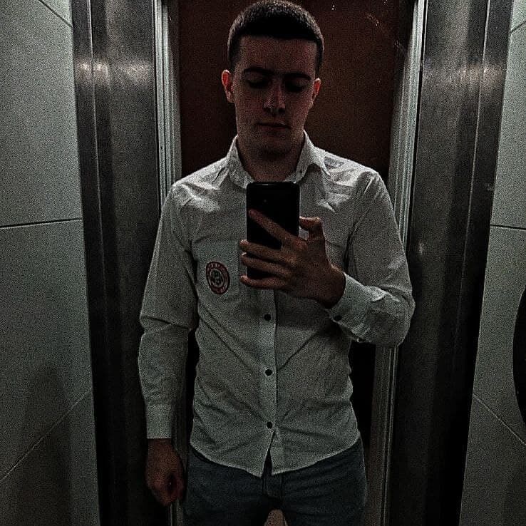  28077623  Cristian, 22 ,    