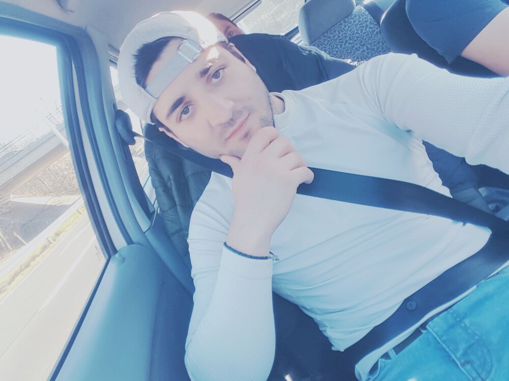  53076333  Daviti, 31 ,    