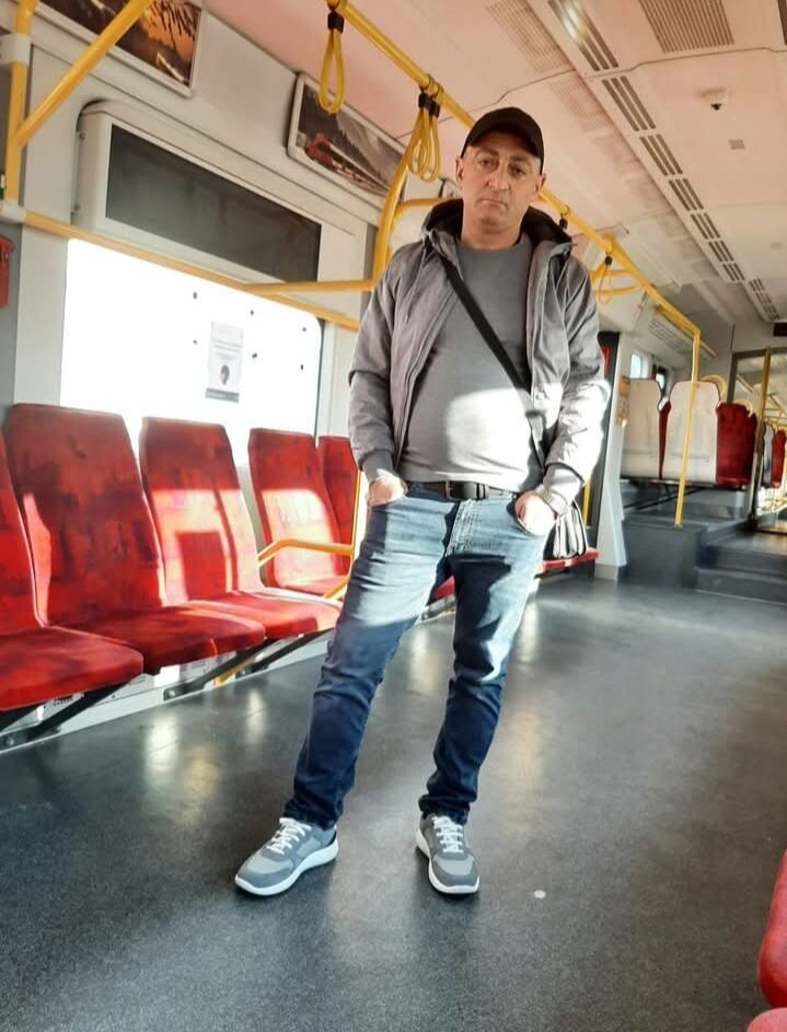 48872383    , 52 ,    