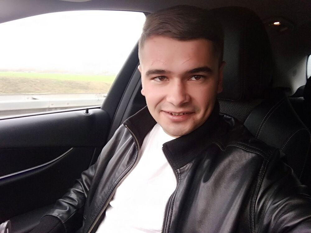  14968743  Alexandro, 28 ,    