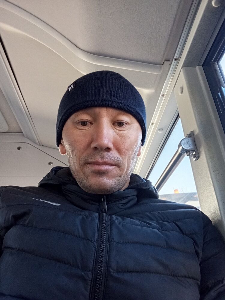  43299613  Komil, 38 ,    