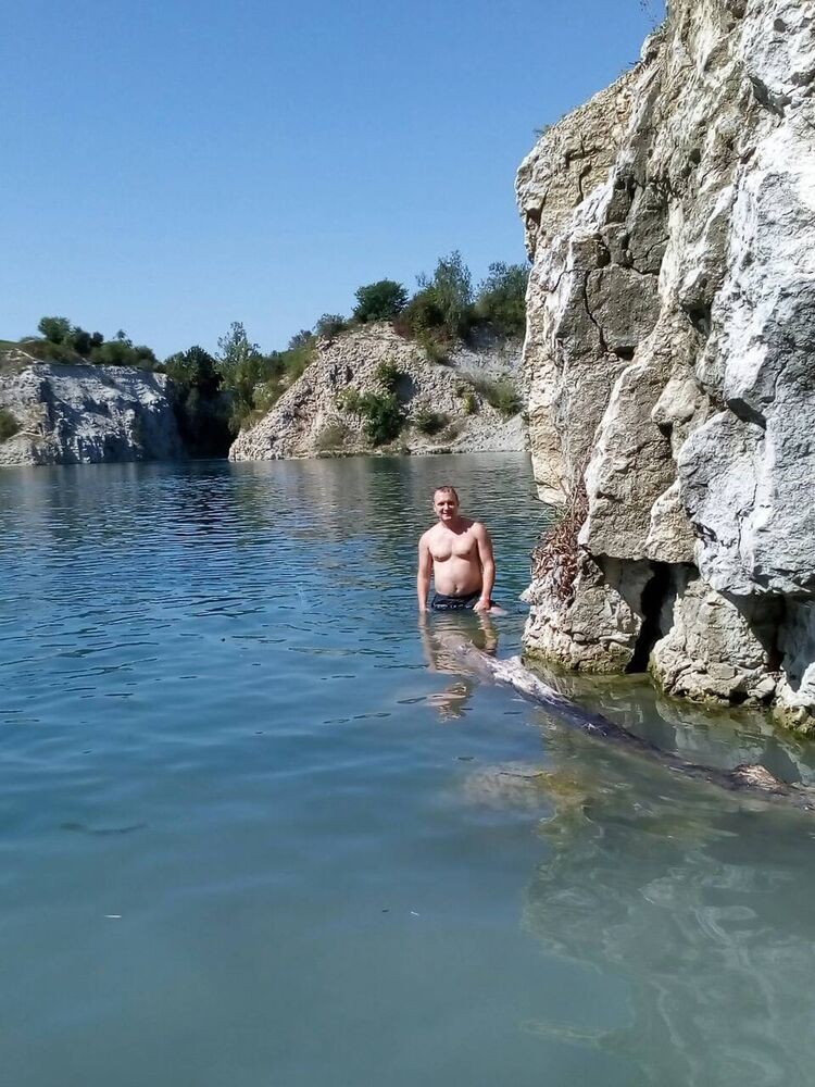  10298343  Sergei, 43 ,    