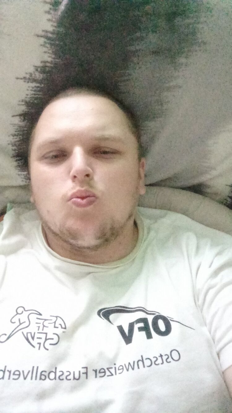  33132853  Vitalii, 37 ,    