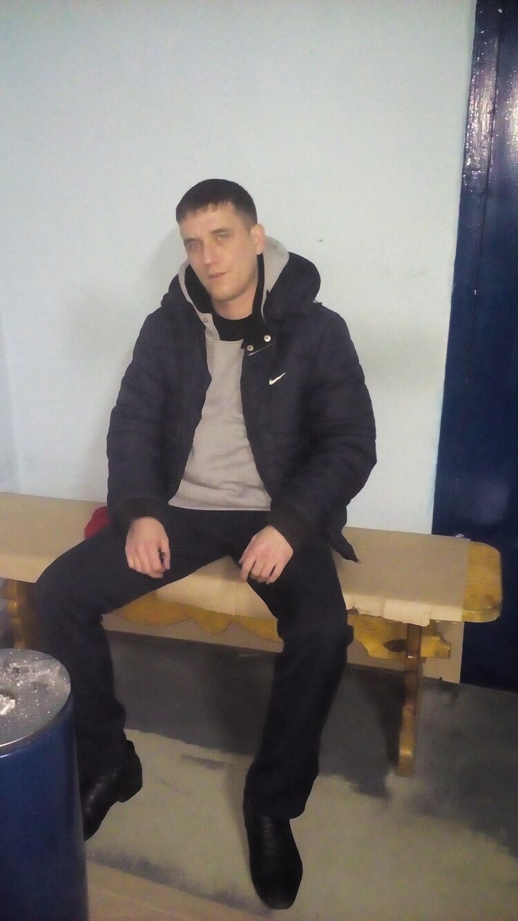  43831083  Denis, 37 ,    