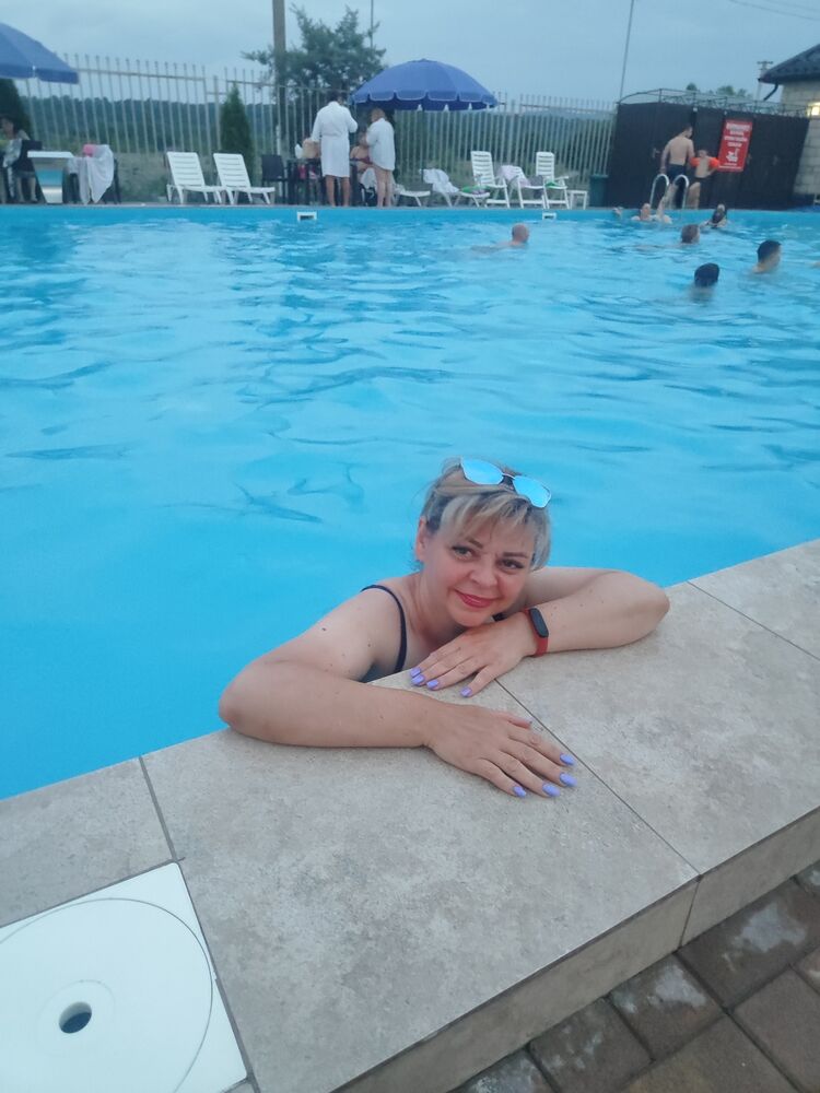  44082263  Larisa, 52 ,    
