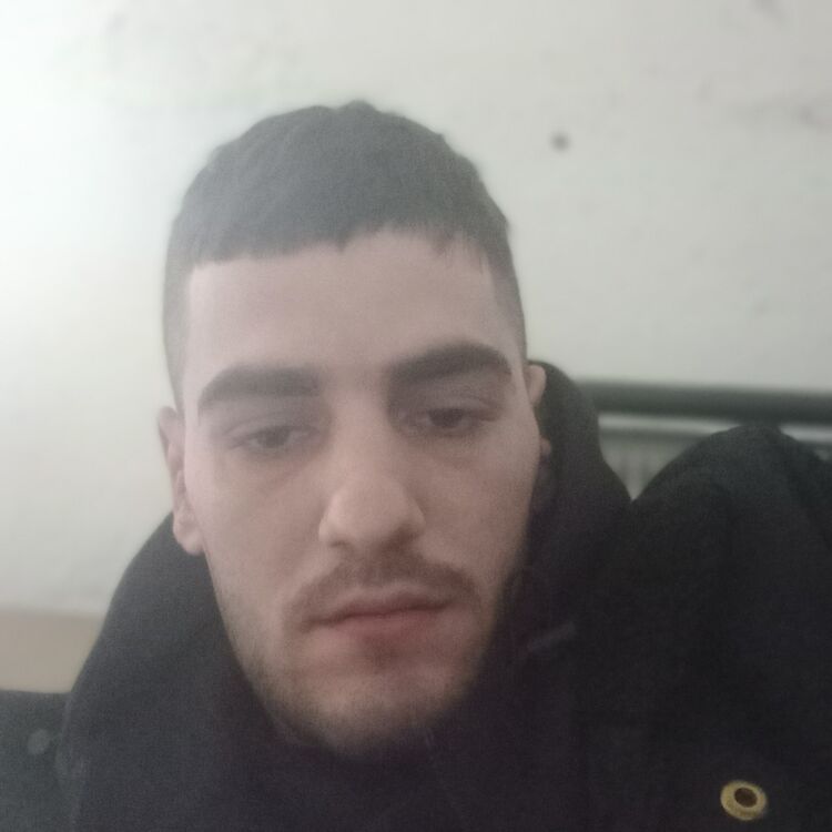  51847293  Serxho, 28 ,    