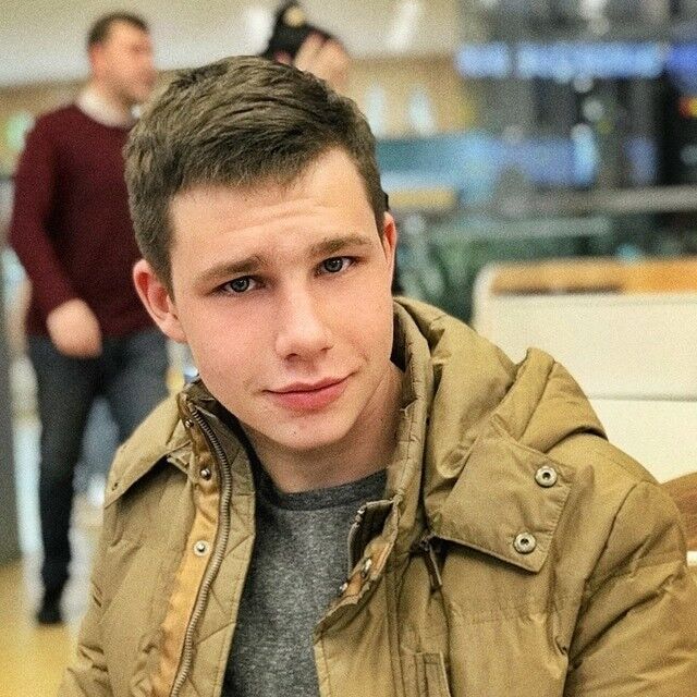  16915653  Robert, 24 ,    