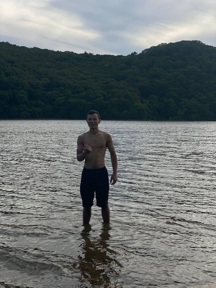  54749593  Jahongir, 21 ,    