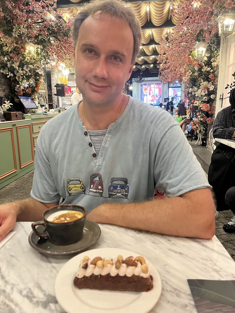  45445563  Yury, 39 ,    