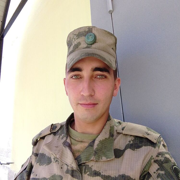  44282353  , 23 ,    -