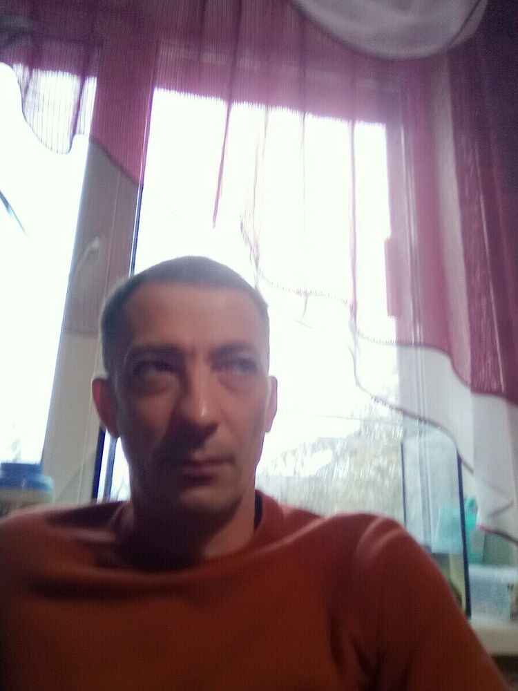  21900443  Andrey, 49 ,    